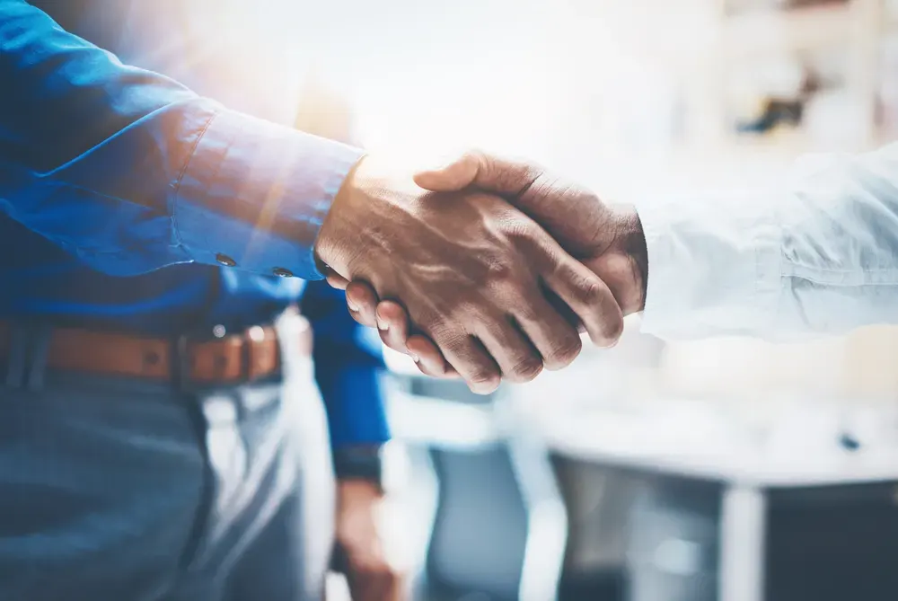 Astrel, cabinet d’expertise réseaux, rejoint le club des partenaires officiels de Centreon